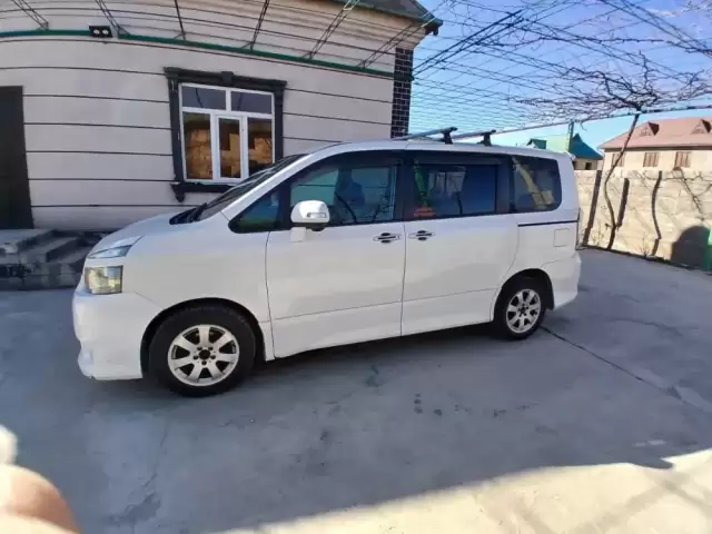 Toyota Voxy, 2009 1, avtobaza.tj