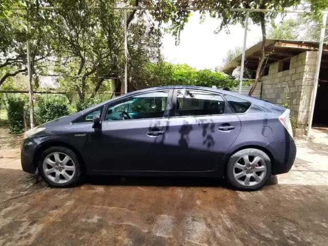 Toyota Prius, 2011 1, avtobaza.tj