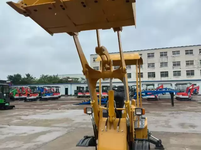 Экскаватор погрузчик, 2025 1, avtobaza.tj