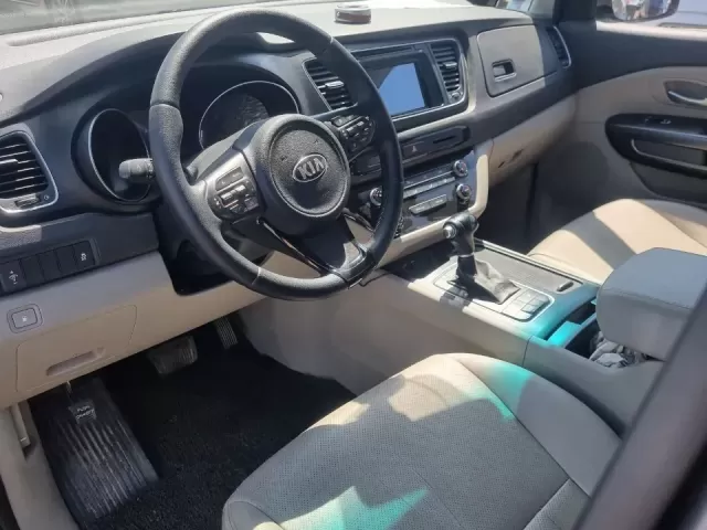 Kia Carnival 1, avtobaza.tj