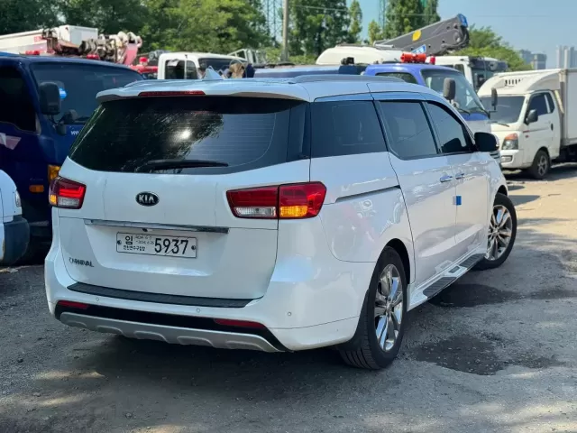 Kia Carnival 1, avtobaza.tj