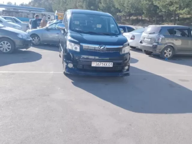 Toyota Voxy, 2009 1, avtobaza.tj