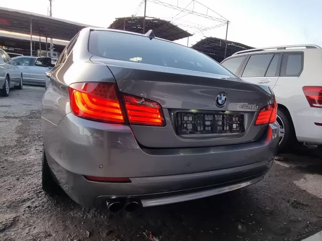 BMW 5 Series 520, 2011 1, avtobaza.tj
