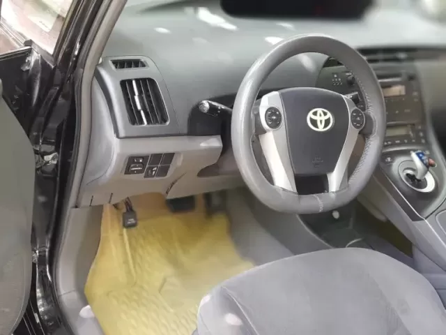 Toyota Prius 1, avtobaza.tj