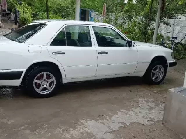 Mercedes-Benz W124, 1992 1, avtobaza.tj