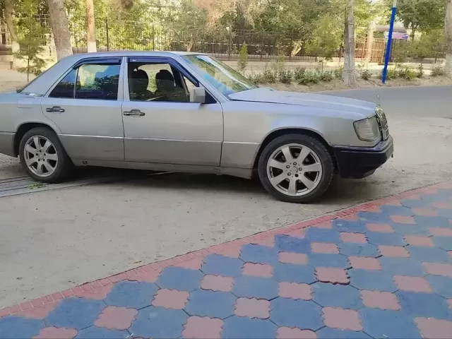 Mercedes-Benz E class, 1991 1, avtobaza.tj