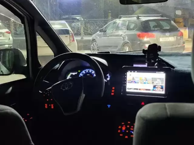 Toyota Voxy, 2015 1, avtobaza.tj