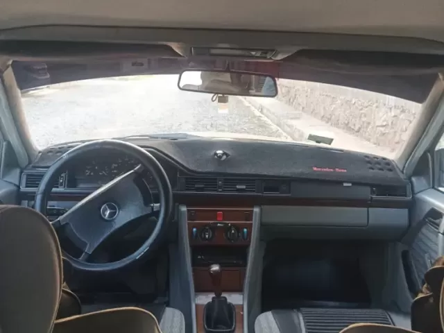 Mercedes-Benz W124, 1990 1, avtobaza.tj