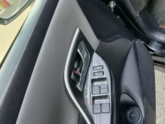 Toyota Mark X ZiO, 2011 1, avtobaza.tj