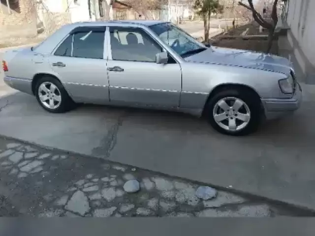 Mercedes-Benz W124, 1993 1, avtobaza.tj