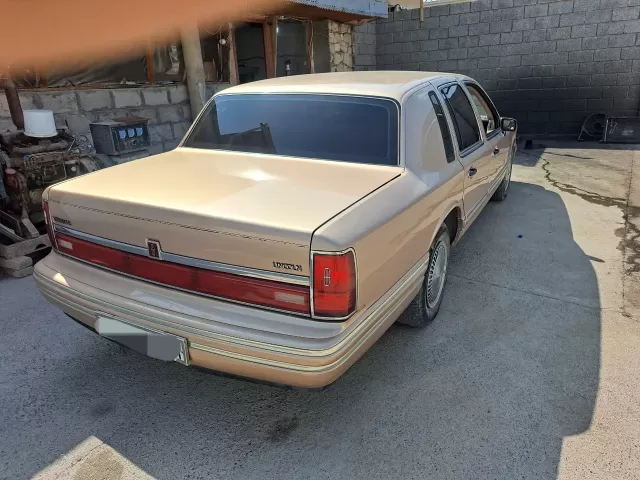 Lincoln Town Car 1, avtobaza.tj