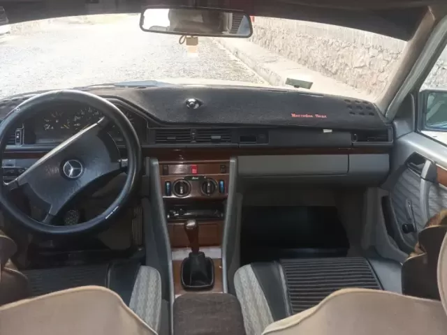 Mercedes-Benz W124, 1990 1, avtobaza.tj
