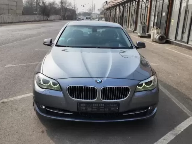 BMW 5 Series 520, 2011 1, avtobaza.tj