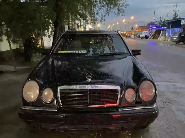 Mercedes-Benz E class, 1999 1, avtobaza.tj
