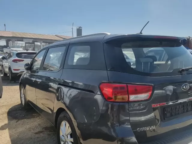 Kia Carnival 1, avtobaza.tj