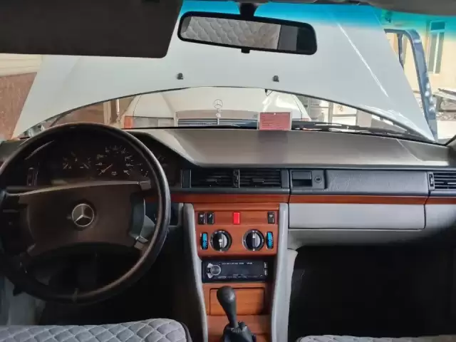 Mercedes-Benz W124, 1991 1, avtobaza.tj Mercedes-Benz W124, 1991 1, avtobaza.tj