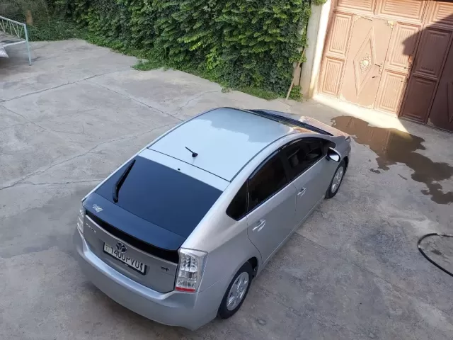 Toyota Prius 1, avtobaza.tj