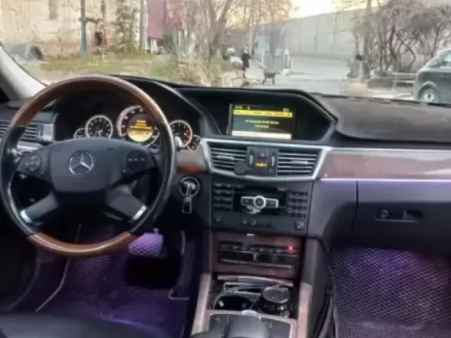 Mercedes-Benz E class, 2011 1, avtobaza.tj