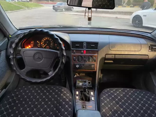 Mercedes-Benz E class, 1994 1, avtobaza.tj