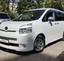 Toyota Voxy, 2009 в Душанбе
