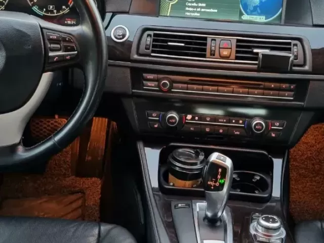 BMW 5 Series 520, 2011 1, avtobaza.tj