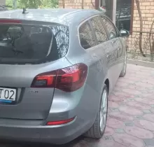 Opel Astra J, 2011 в Ашт