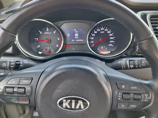 Kia Carnival 1, avtobaza.tj