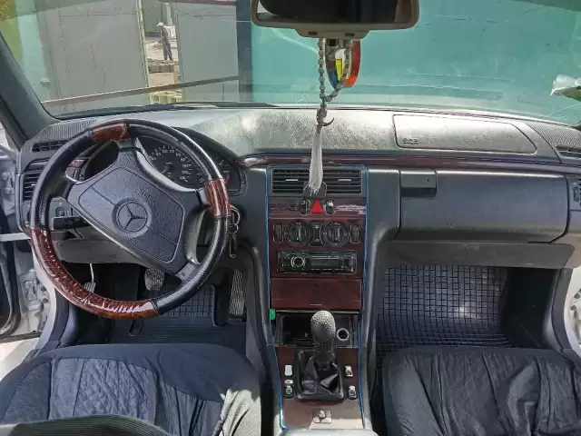 Mercedes-Benz E class, 1996 1, avtobaza.tj