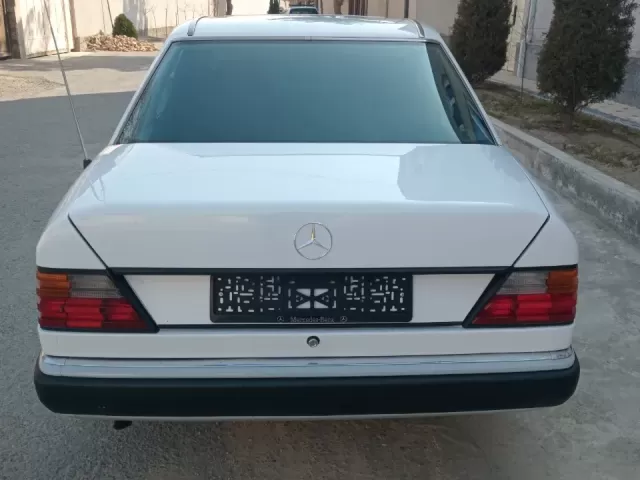 Mercedes-Benz W124, 1993 1, avtobaza.tj