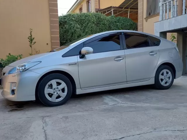 Toyota Prius 1, avtobaza.tj