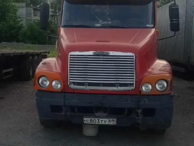 Грузовики Тягач Freightliner 1, avtobaza.tj