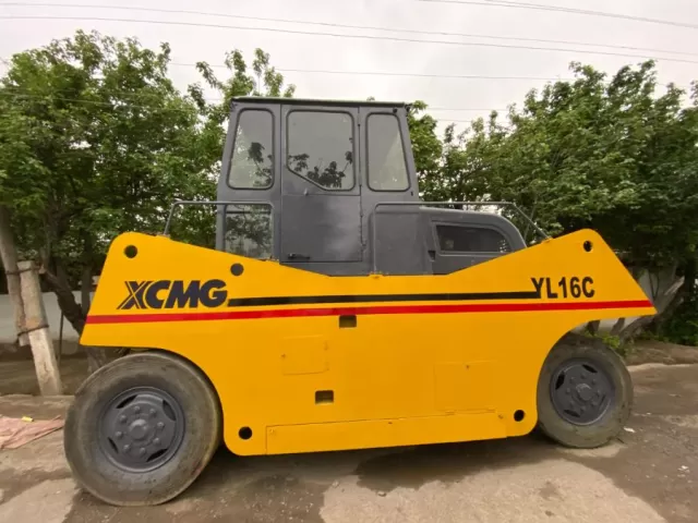 Каток Xcmg, 2004 1, avtobaza.tj