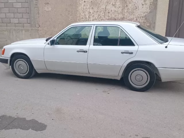 Mercedes-Benz W124 1, avtobaza.tj