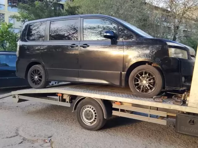 Toyota Voxy, 2008 1, avtobaza.tj