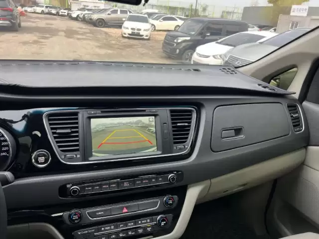 Kia Carnival, 2015 1, avtobaza.tj