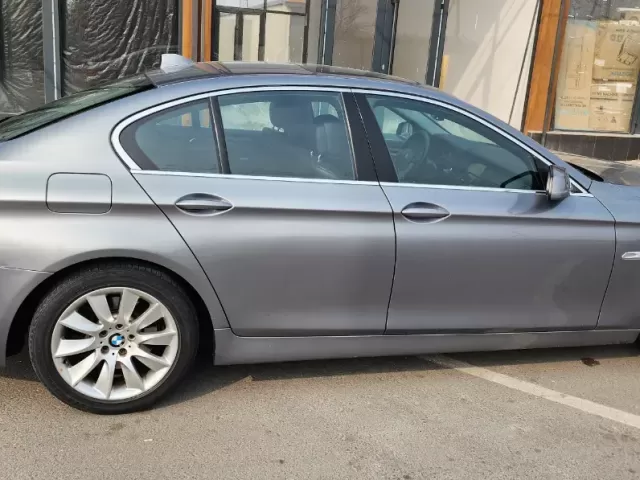 BMW 5 Series 520, 2011 1, avtobaza.tj