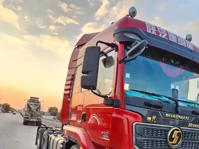 Седельный тягач Shacman M3000S, 2021 1, avtobaza.tj