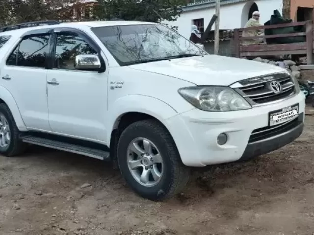 Toyota Fortuner 1, avtobaza.tj