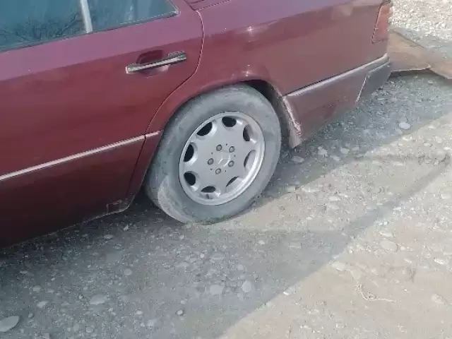 Mercedes-Benz W124, 1989 1, avtobaza.tj