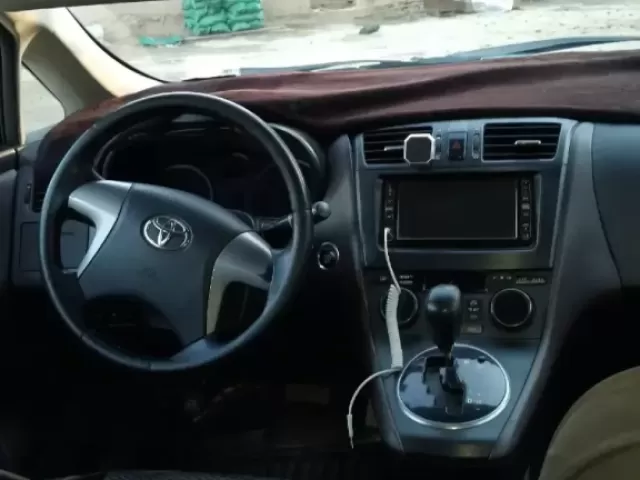 Toyota Mark X ZiO 1, avtobaza.tj