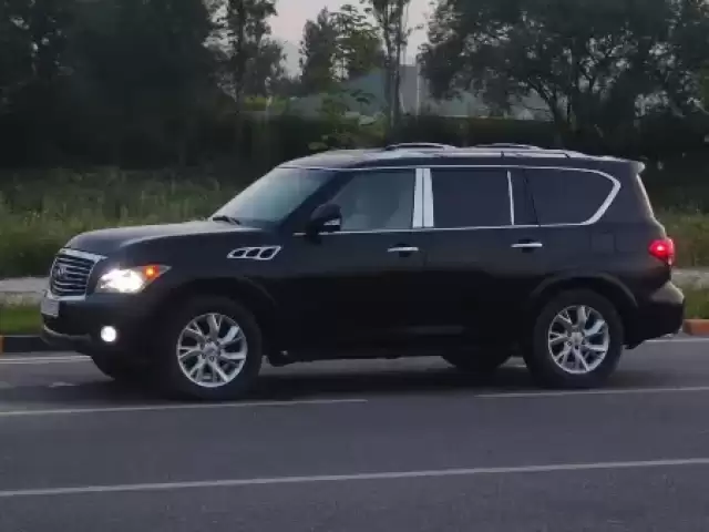 Infiniti QX56, 2010 1, avtobaza.tj