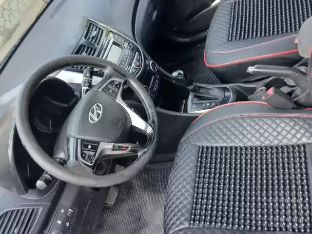 Hyundai Solaris, 2016 1, avtobaza.tj
