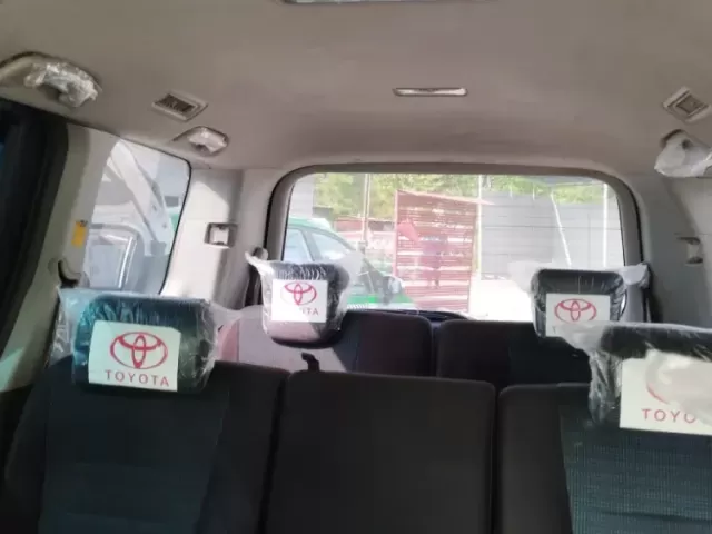 Toyota Voxy, 2009 1, avtobaza.tj