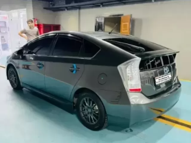 Toyota Prius 1, avtobaza.tj