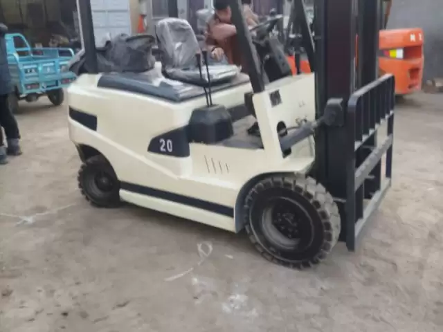 Погрузчик CPD 2500, 2025 1, avtobaza.tj