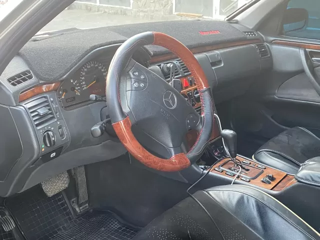 Mercedes-Benz E class, 2000 1, avtobaza.tj