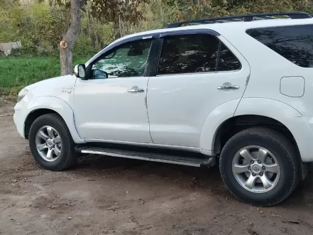 Toyota Fortuner 1, avtobaza.tj