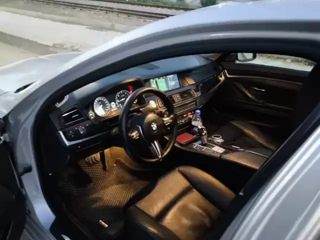 BMW 5 Series 520, 2014 1, avtobaza.tj