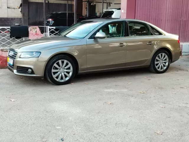 Audi A4, 2010 1, avtobaza.tj