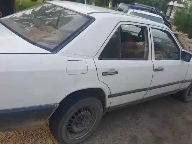 Mercedes-Benz W124, 1989 1, avtobaza.tj